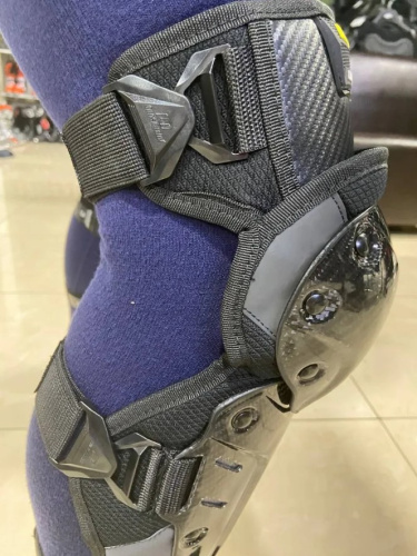 Ones Again Наколенники Carbon Fiber Force в Махачкале